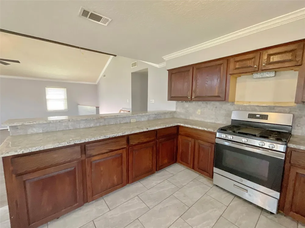 502 Oakdale Street Shoreacres, TX 77571
