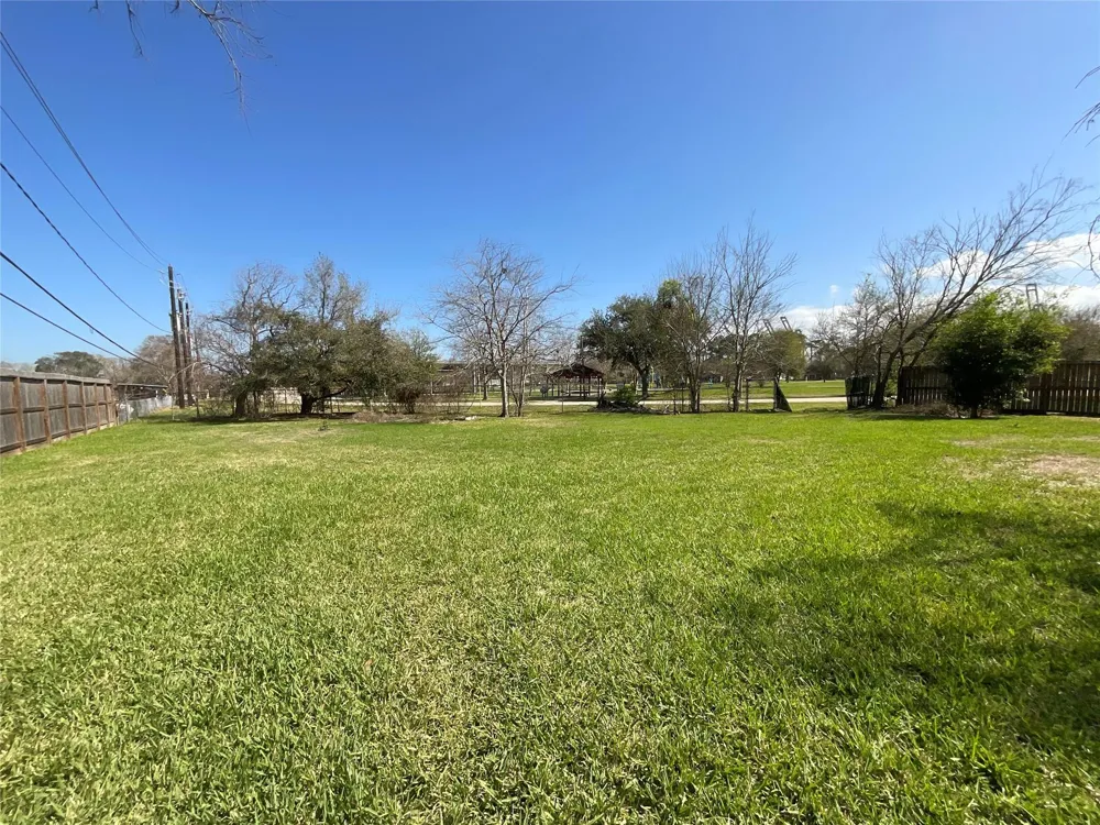 502 Oakdale Street Shoreacres, TX 77571