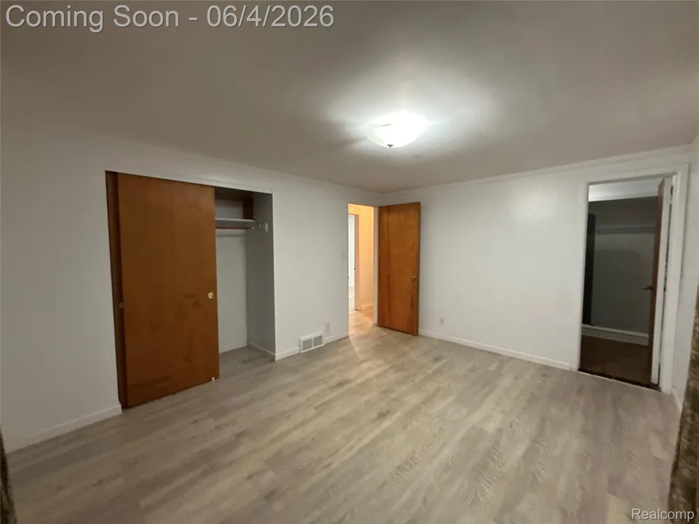 6382 Houghten Drive Troy City, MI 48098