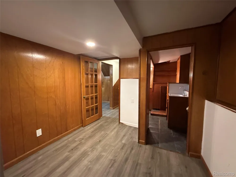 6382 Houghten Drive Troy City, MI 48098