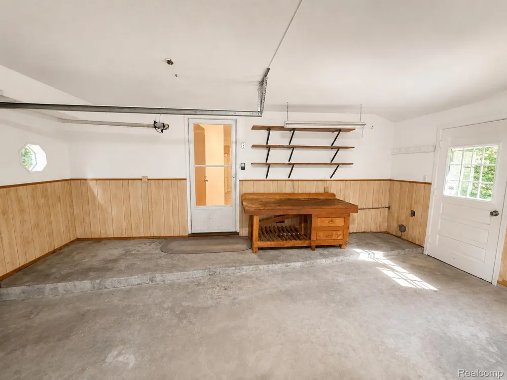 6382 Houghten Drive Troy City, MI 48098