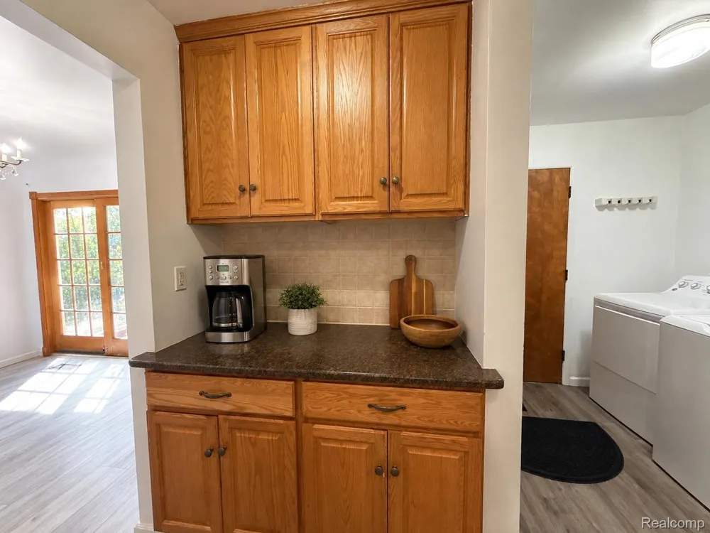 6382 Houghten Drive Troy City, MI 48098