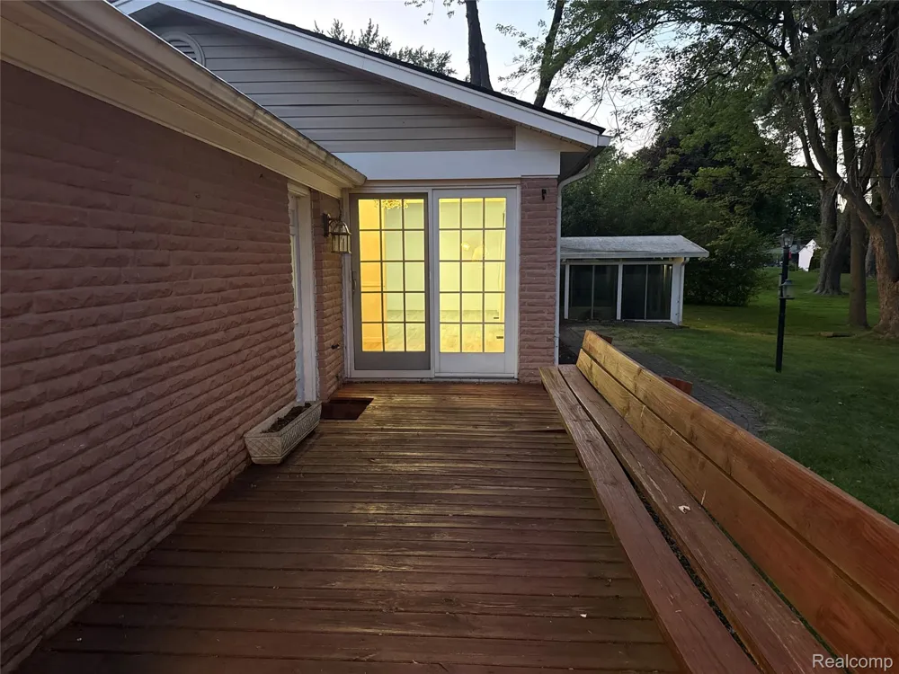 6382 Houghten Drive Troy City, MI 48098