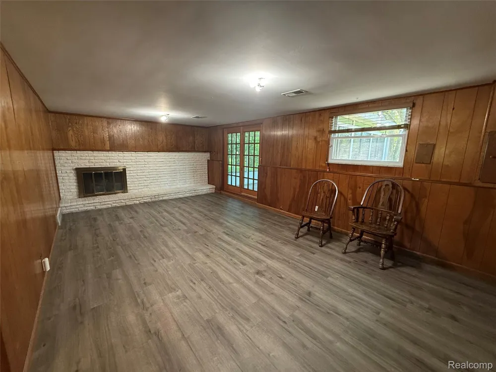 6382 Houghten Drive Troy City, MI 48098