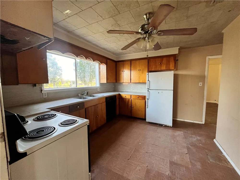 602 Richard Cruz Street Freer, TX 78357