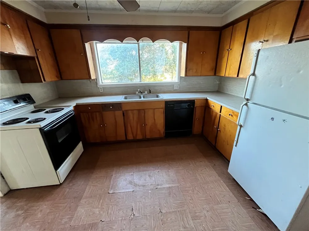 602 Richard Cruz Street Freer, TX 78357