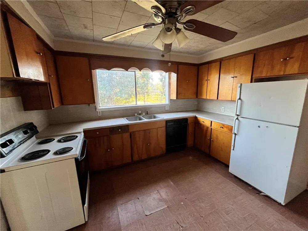 602 Richard Cruz Street Freer, TX 78357
