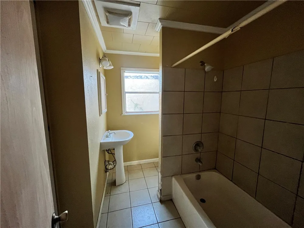 602 Richard Cruz Street Freer, TX 78357