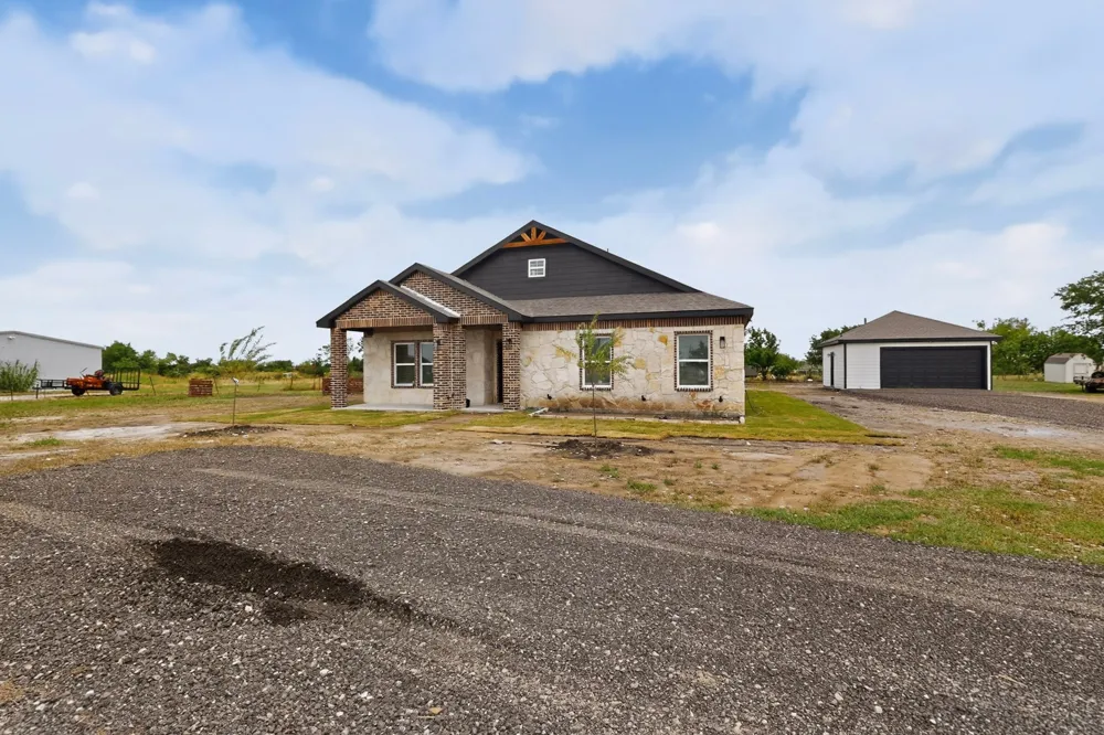 749 J L DRIVE Valley View, TX 76272
