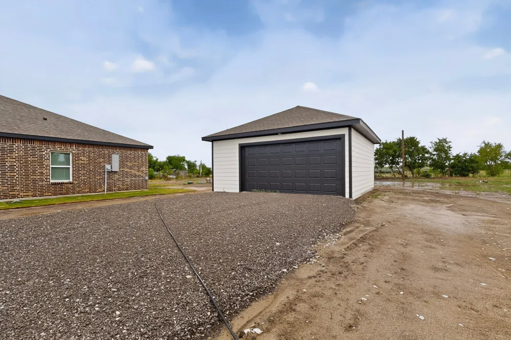 749 J L DRIVE Valley View, TX 76272