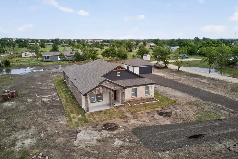 749 J L DRIVE Valley View, TX 76272