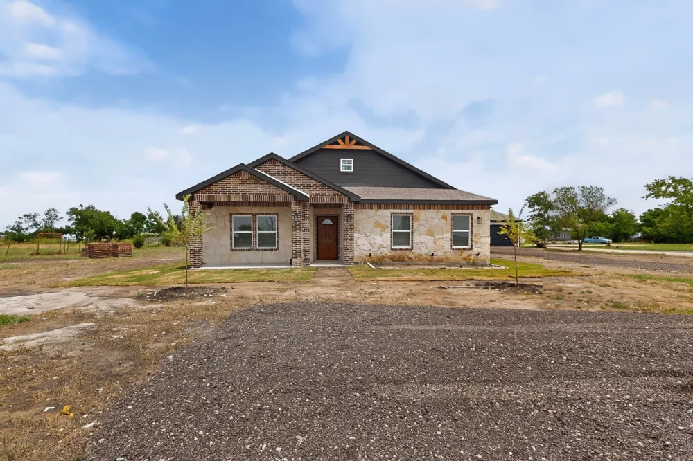 749 J L DRIVE Valley View, TX 76272
