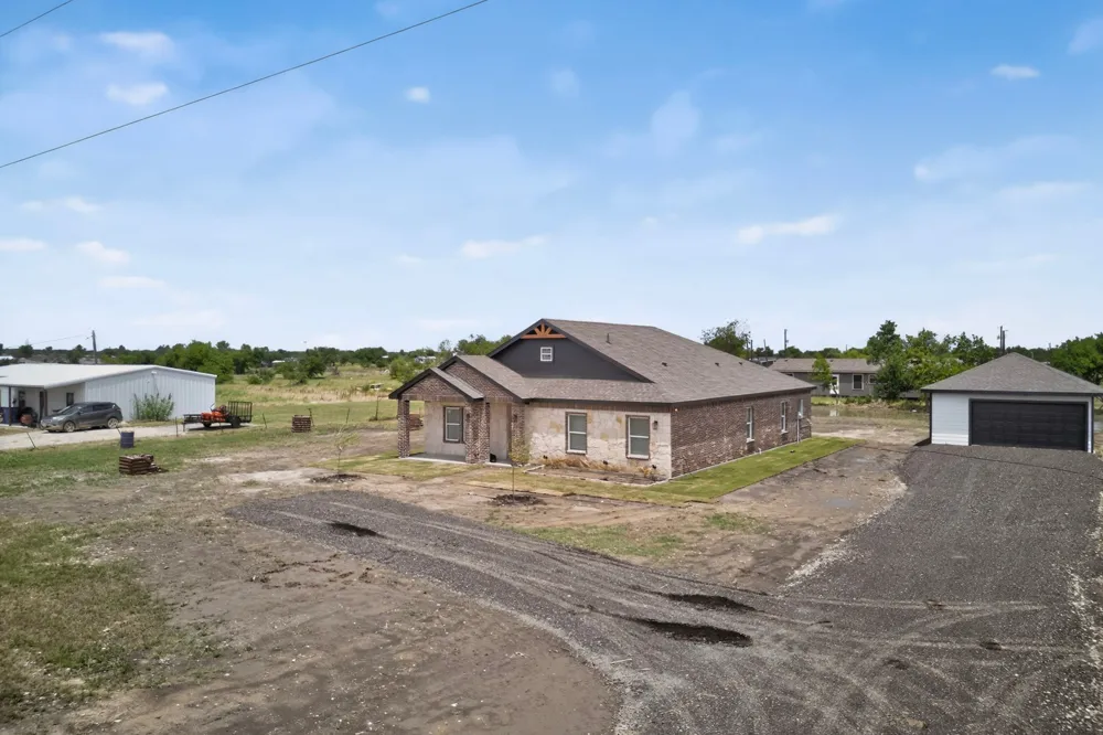 749 J L DRIVE Valley View, TX 76272