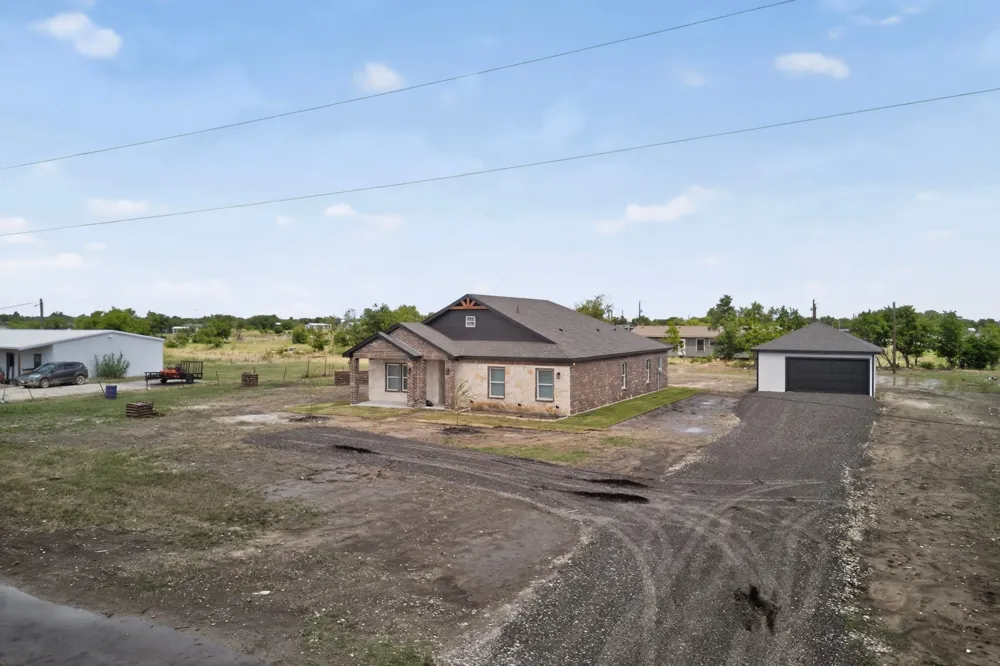 749 J L DRIVE Valley View, TX 76272