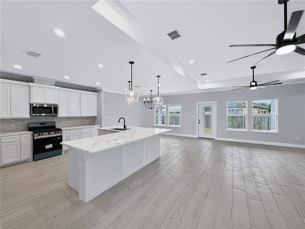 8125 Berenstain Drive Corpus Christi, TX 78414