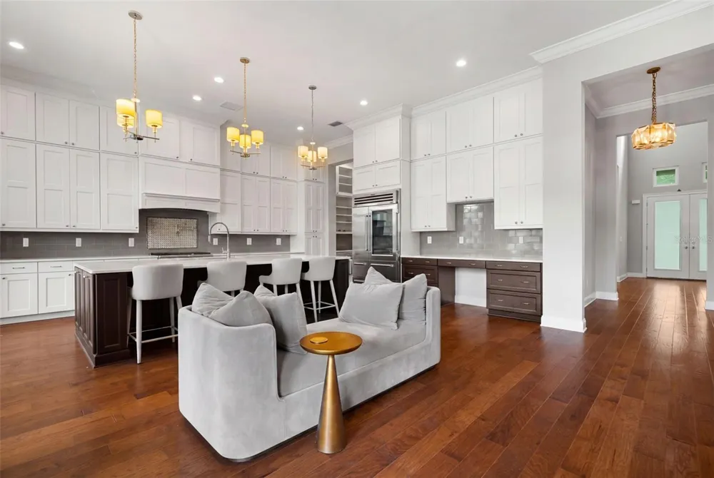 4905 W SPRING LAKE DRIVE Tampa, FL 33629