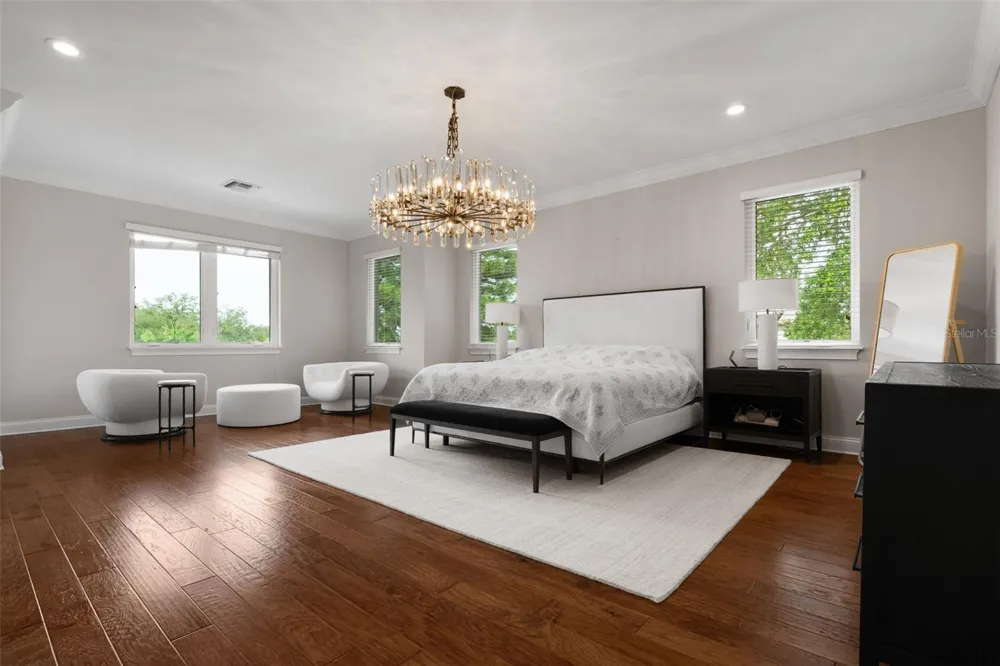 4905 W SPRING LAKE DRIVE Tampa, FL 33629