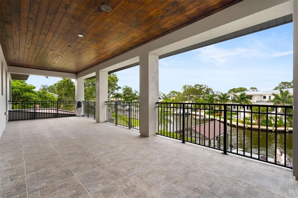 4905 W SPRING LAKE DRIVE Tampa, FL 33629