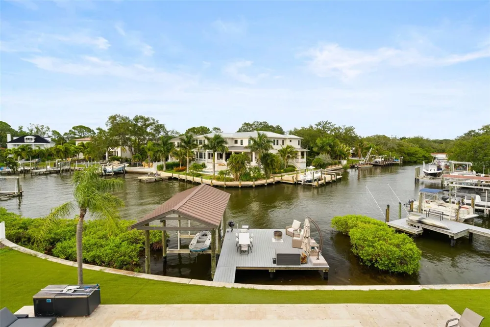 4905 W SPRING LAKE DRIVE Tampa, FL 33629