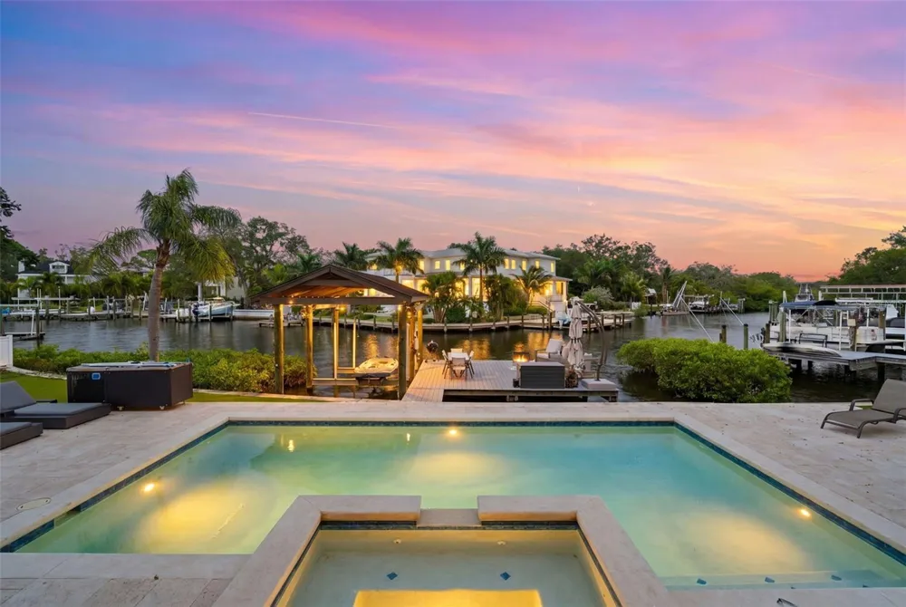 4905 W SPRING LAKE DRIVE Tampa, FL 33629