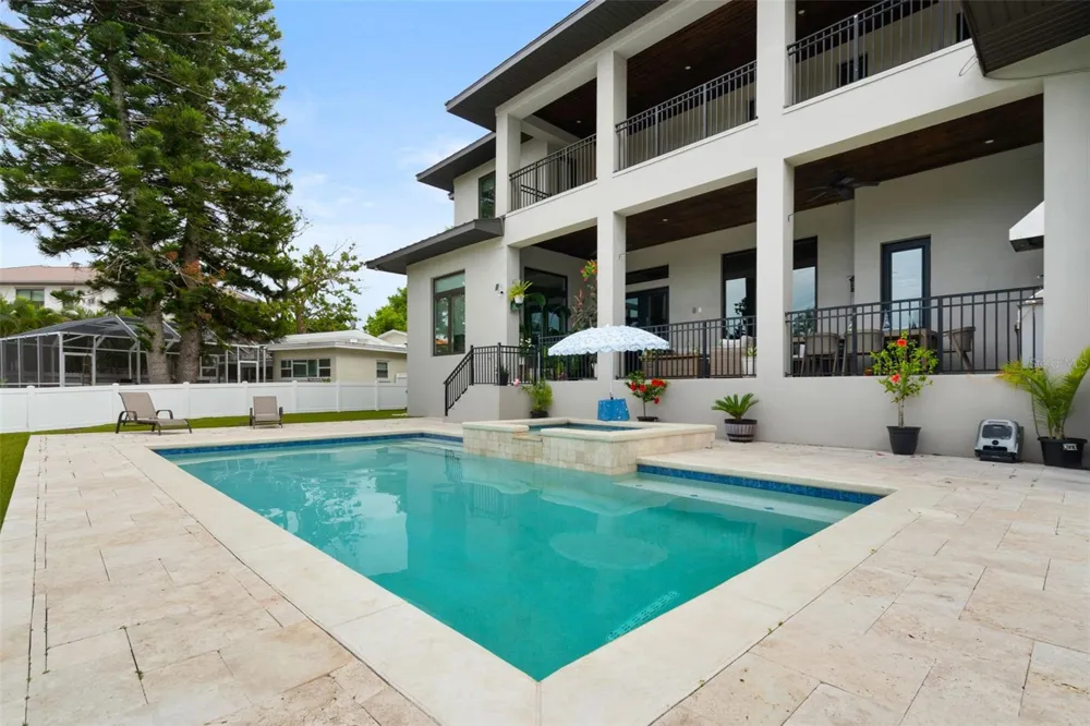 4905 W SPRING LAKE DRIVE Tampa, FL 33629