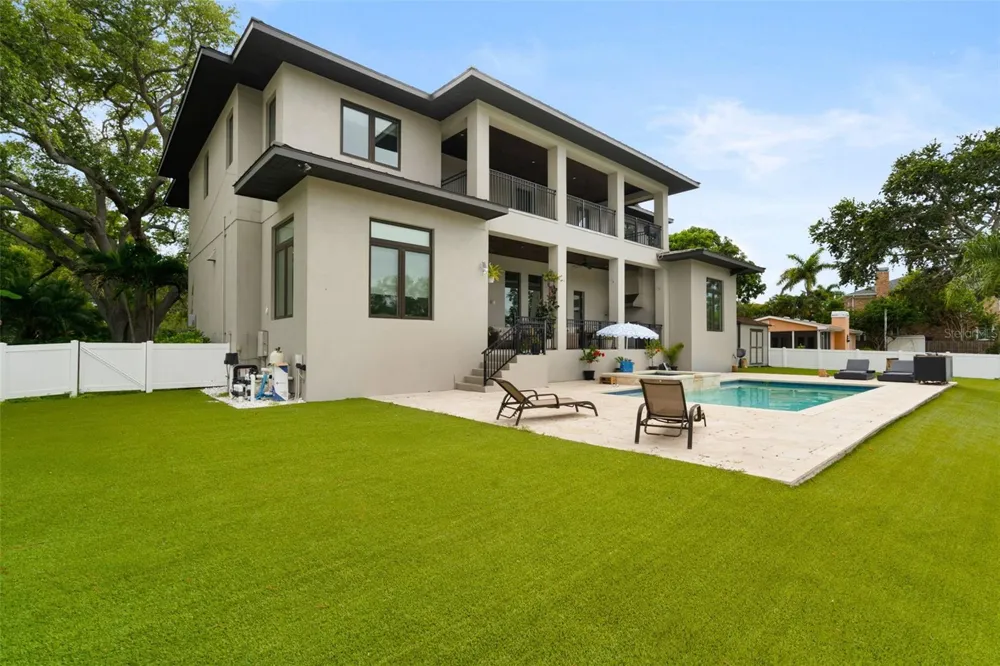 4905 W SPRING LAKE DRIVE Tampa, FL 33629