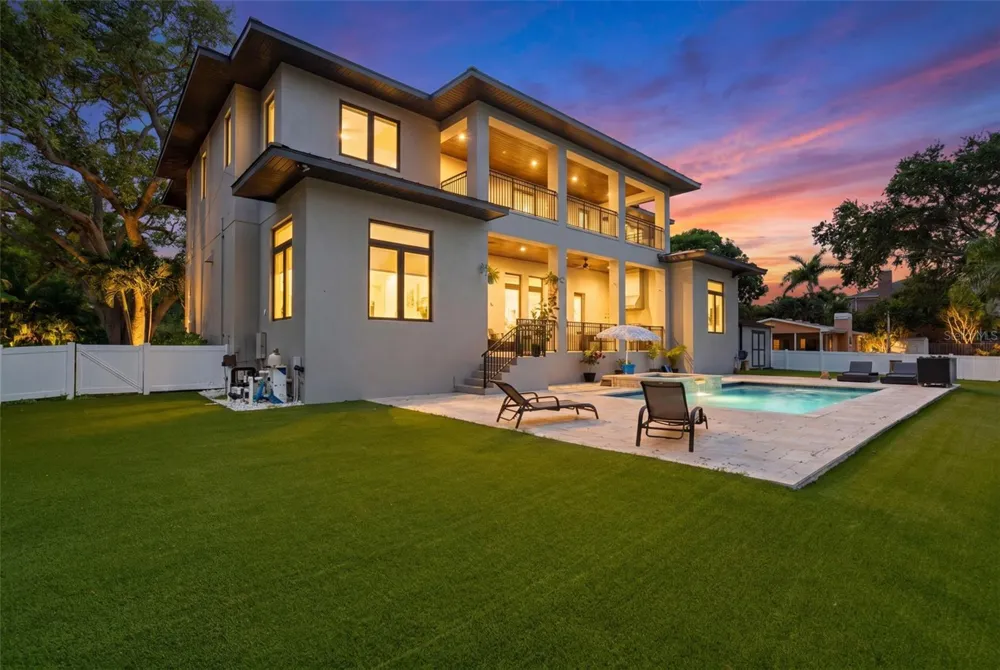 4905 W SPRING LAKE DRIVE Tampa, FL 33629