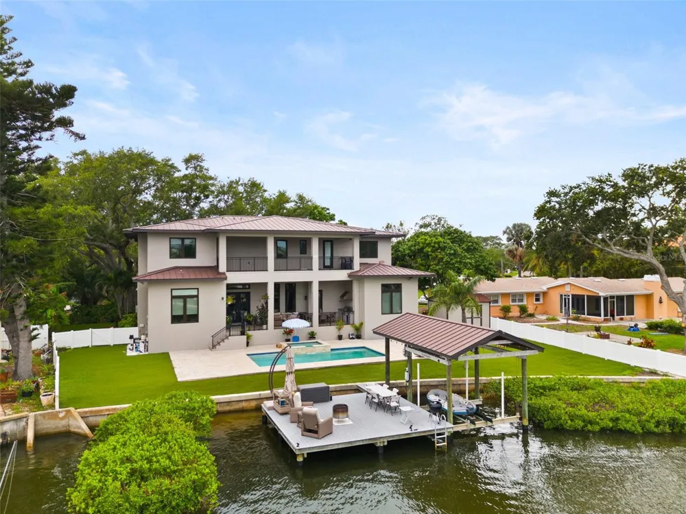 4905 W SPRING LAKE DRIVE Tampa, FL 33629