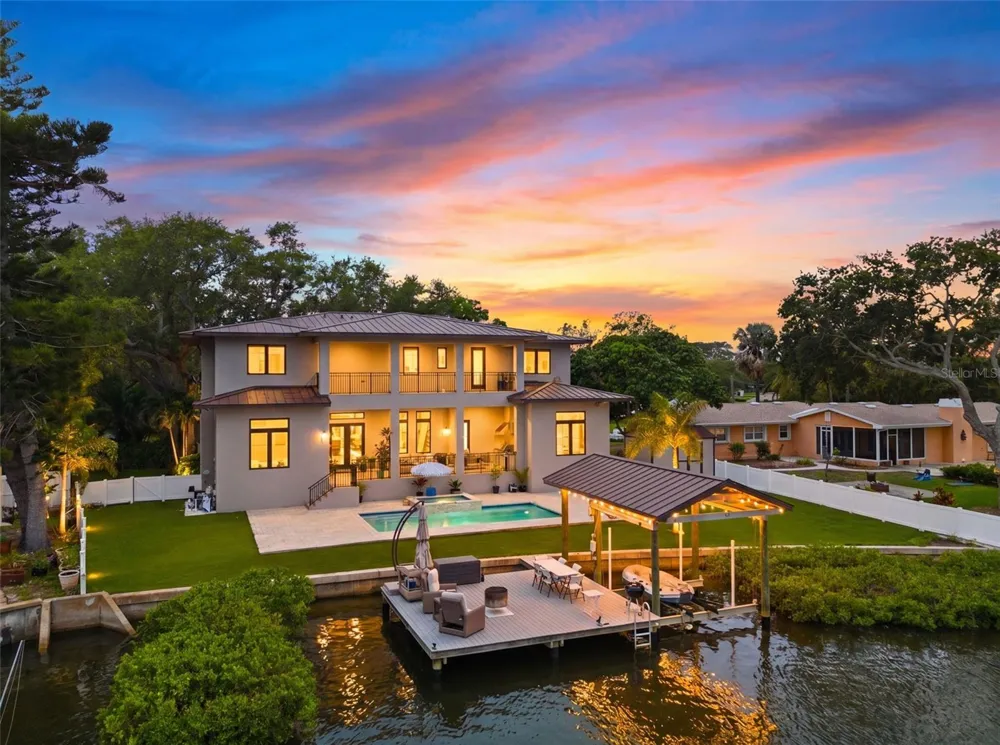 4905 W SPRING LAKE DRIVE Tampa, FL 33629