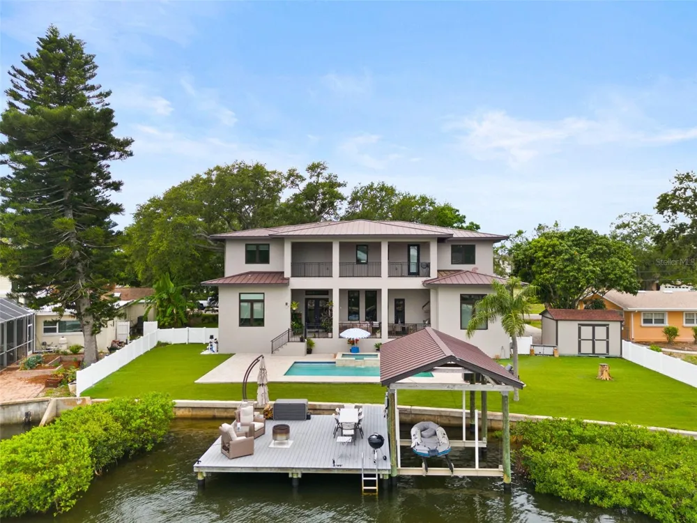4905 W SPRING LAKE DRIVE Tampa, FL 33629