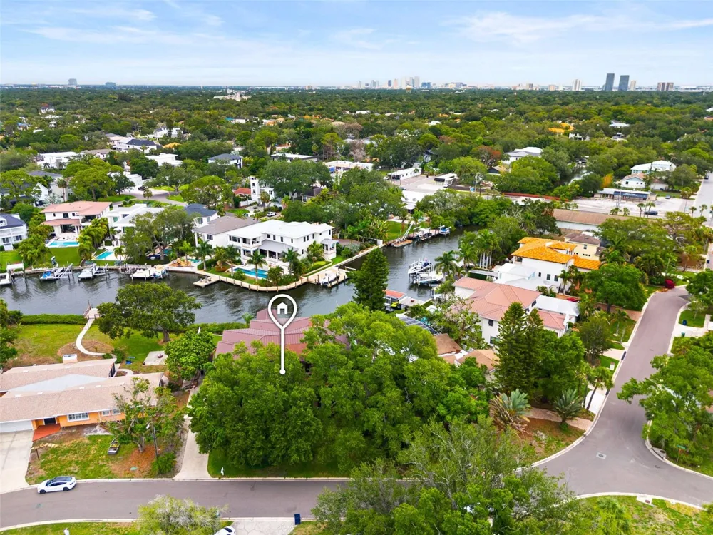 4905 W SPRING LAKE DRIVE Tampa, FL 33629
