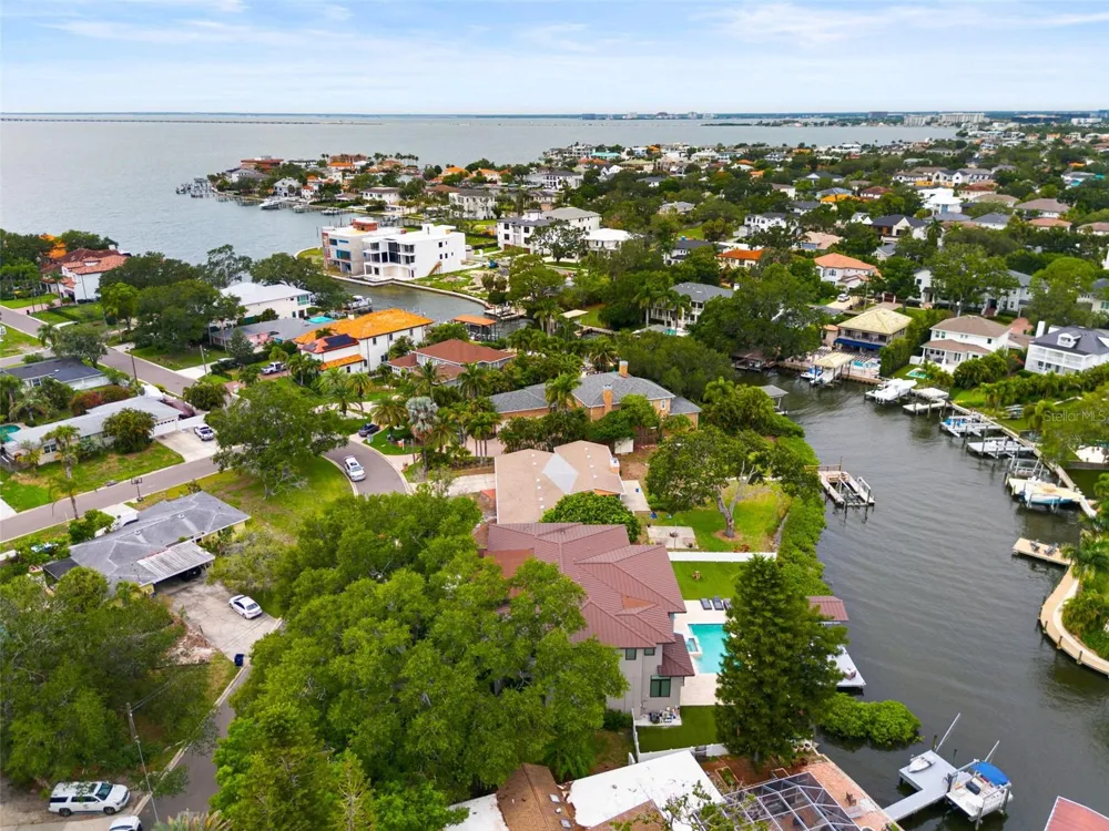 4905 W SPRING LAKE DRIVE Tampa, FL 33629