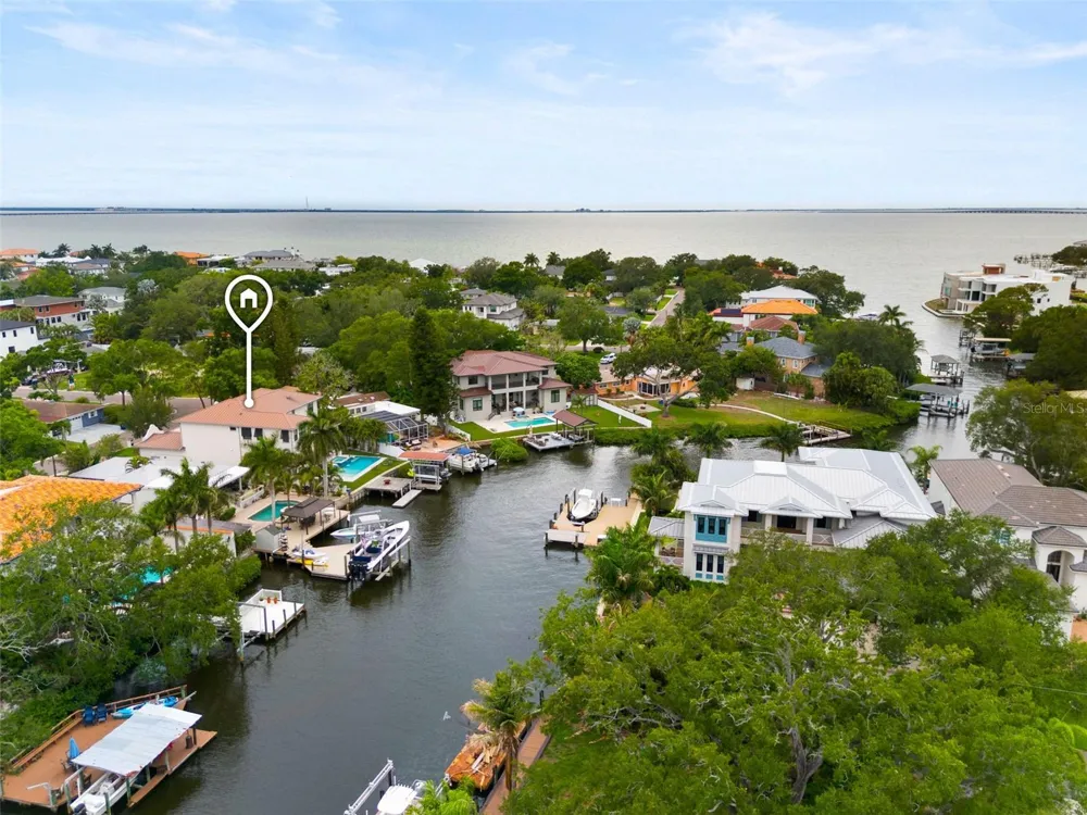 4905 W SPRING LAKE DRIVE Tampa, FL 33629