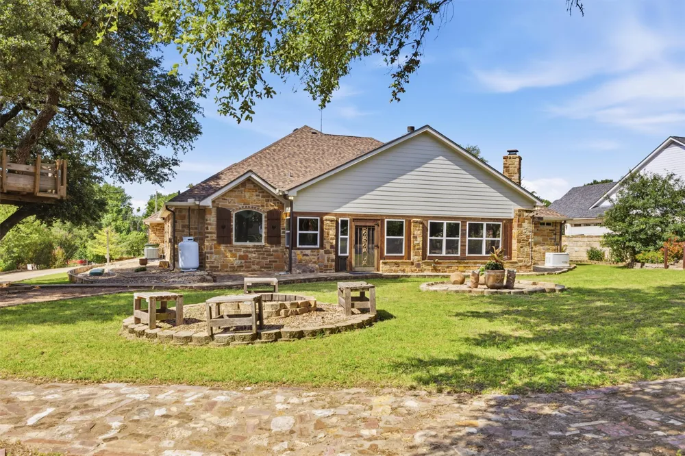 4366 Royal Street Salado, TX 76571