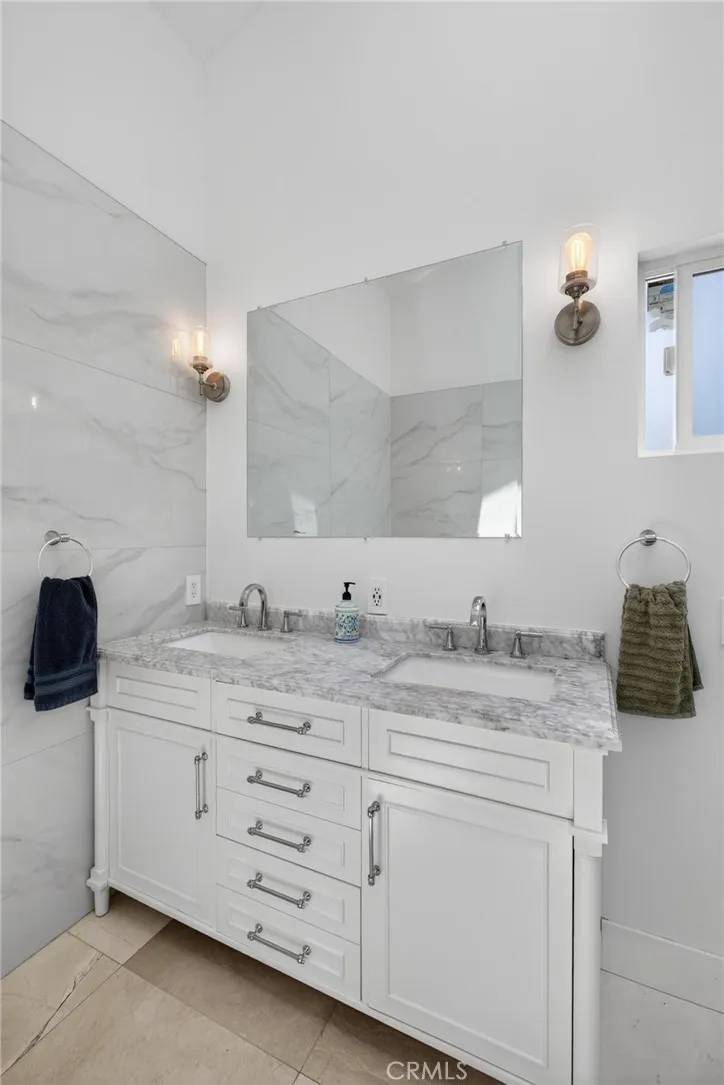 5324 W 119th Street Hawthorne, CA 90304