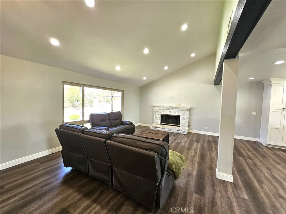 4722 Summit Simi Valley, CA 93063
