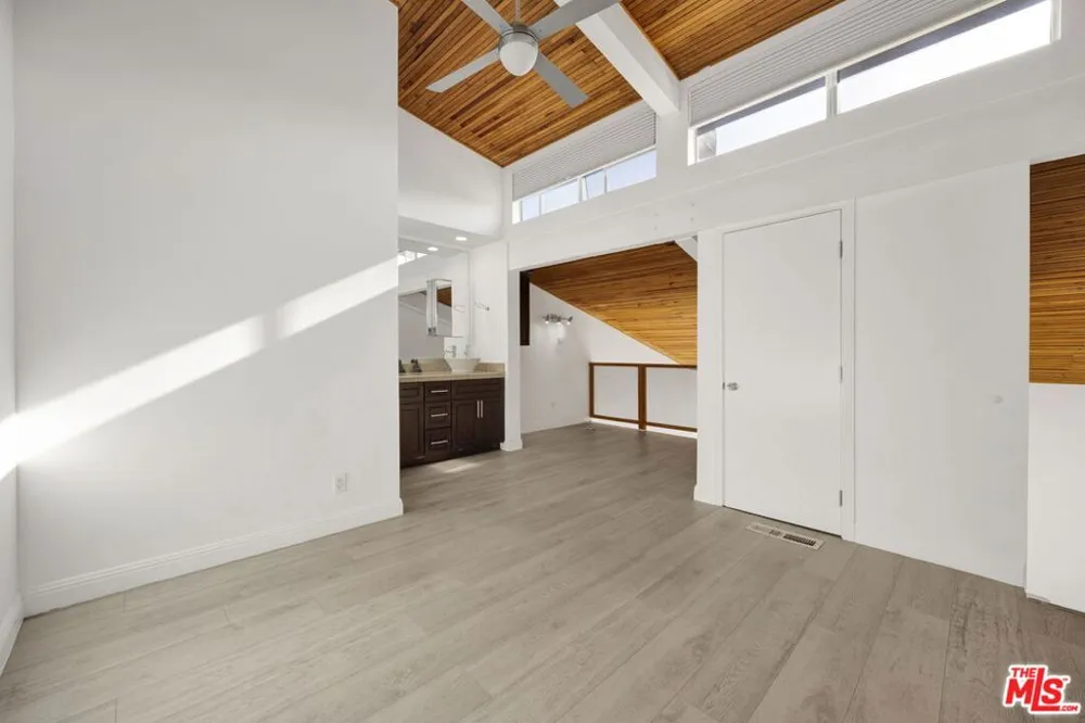 5460 White Oak Avenue #G305 Encino, CA 91316