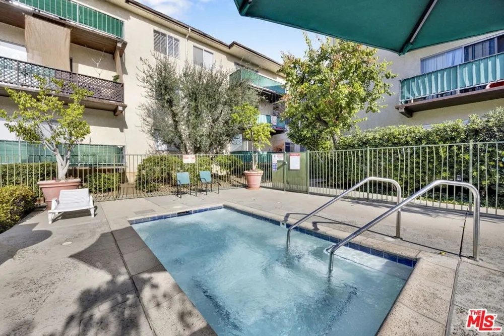 5460 White Oak Avenue #G305 Encino, CA 91316