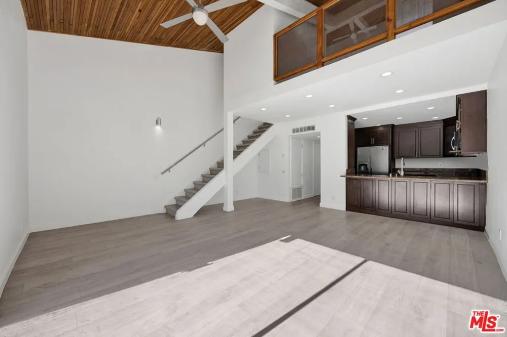 5460 White Oak Avenue #G305 Encino, CA 91316