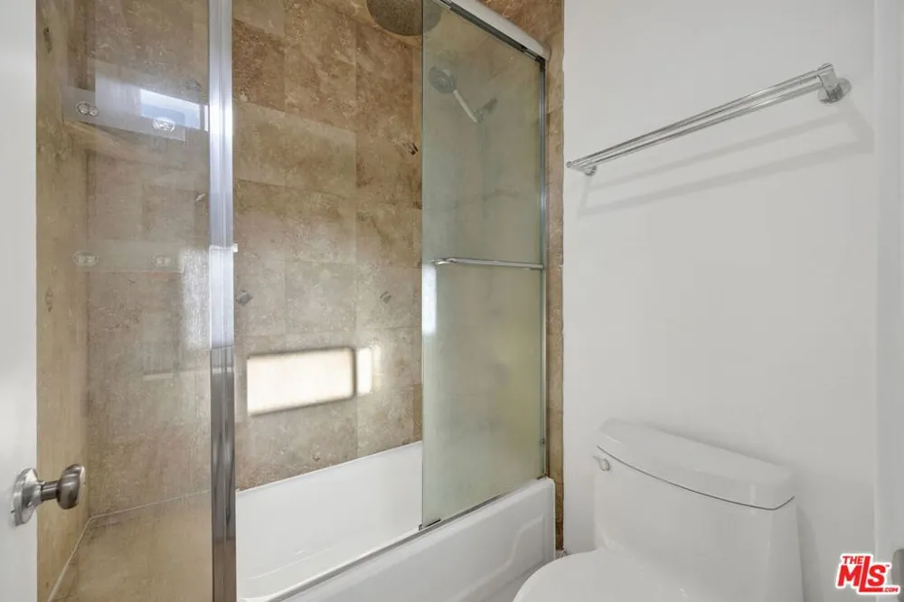 5460 White Oak Avenue #G305 Encino, CA 91316