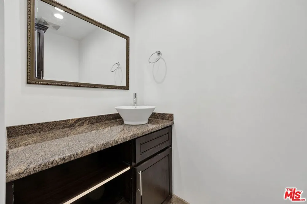 5460 White Oak Avenue #G305 Encino, CA 91316