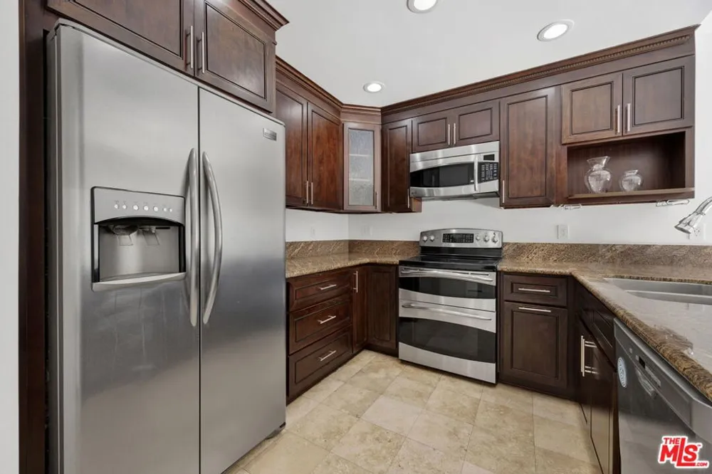 5460 White Oak Avenue #G305 Encino, CA 91316