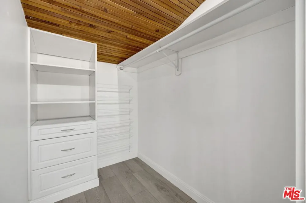 5460 White Oak Avenue #G305 Encino, CA 91316