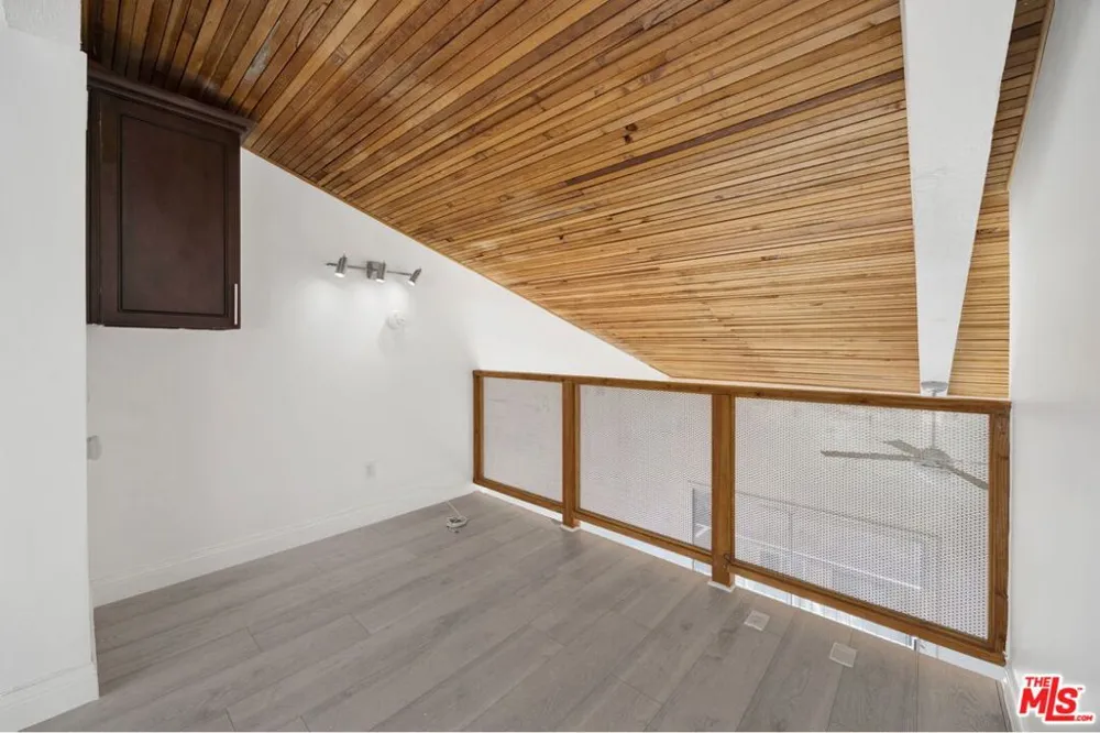 5460 White Oak Avenue #G305 Encino, CA 91316
