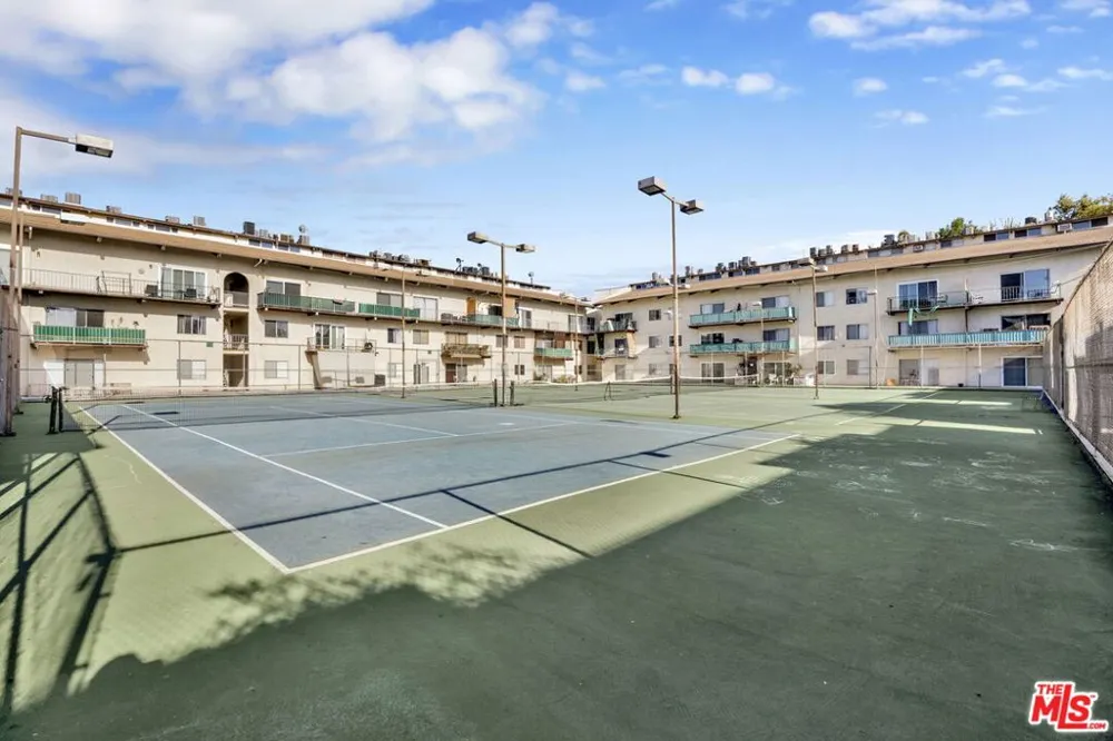 5460 White Oak Avenue #G305 Encino, CA 91316