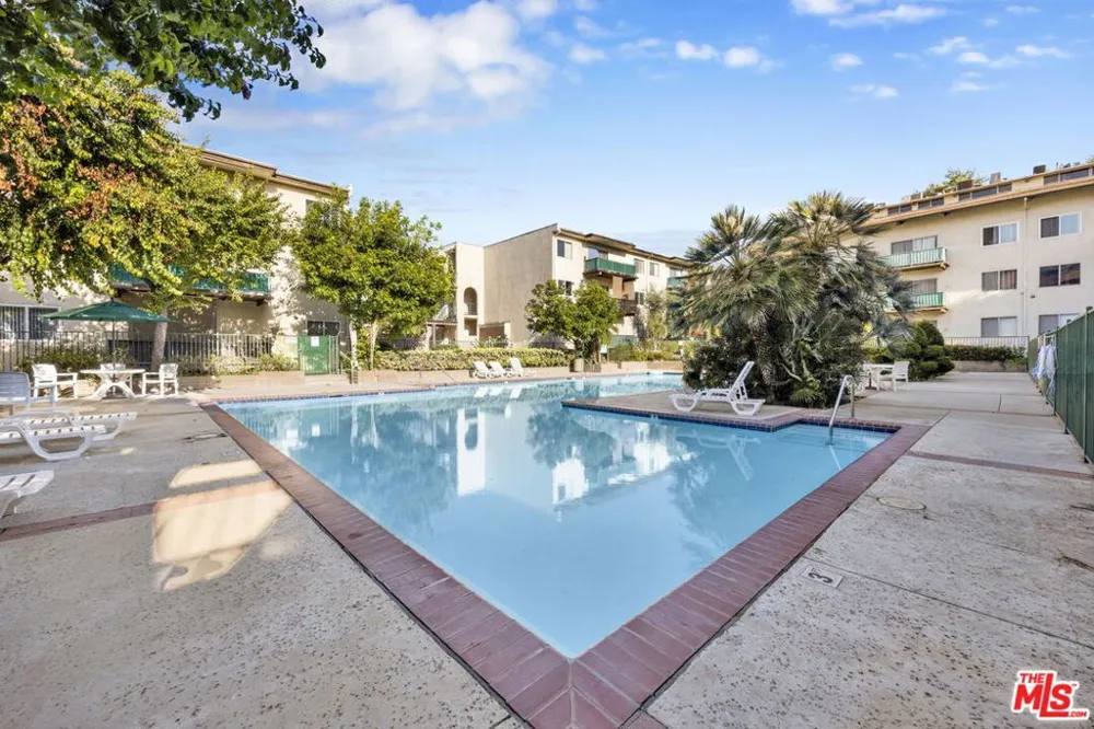 5460 White Oak Avenue #G305 Encino, CA 91316