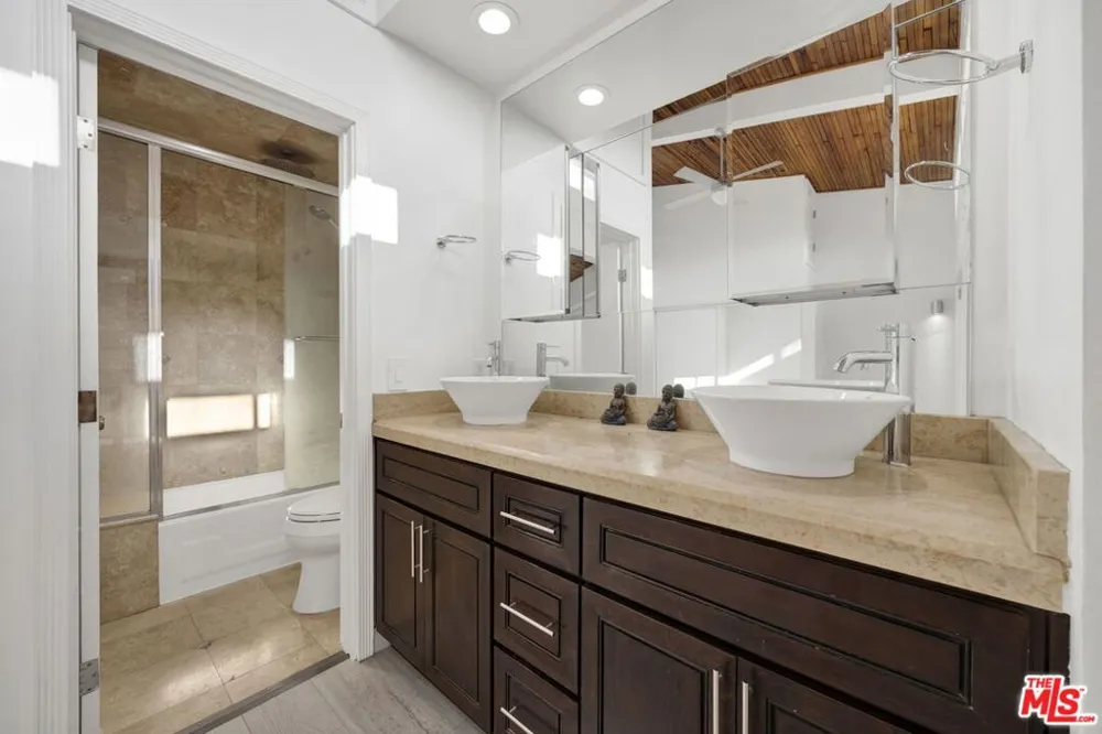 5460 White Oak Avenue #G305 Encino, CA 91316