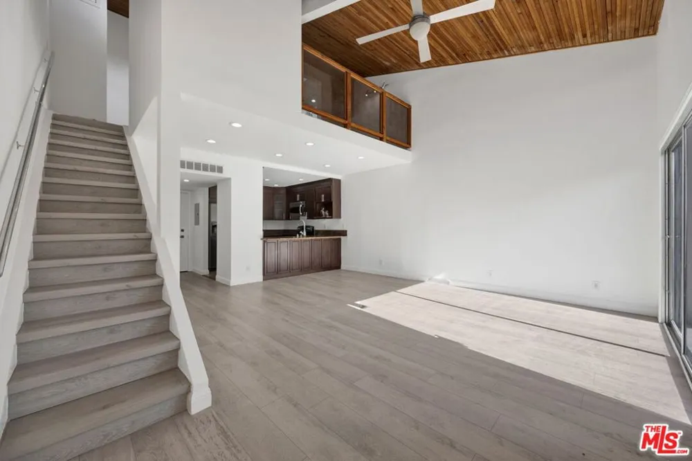 5460 White Oak Avenue #G305 Encino, CA 91316