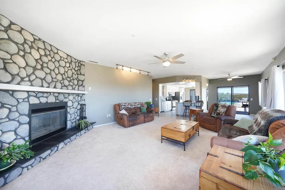 39230 Opalocka Boulevard, CA 91905