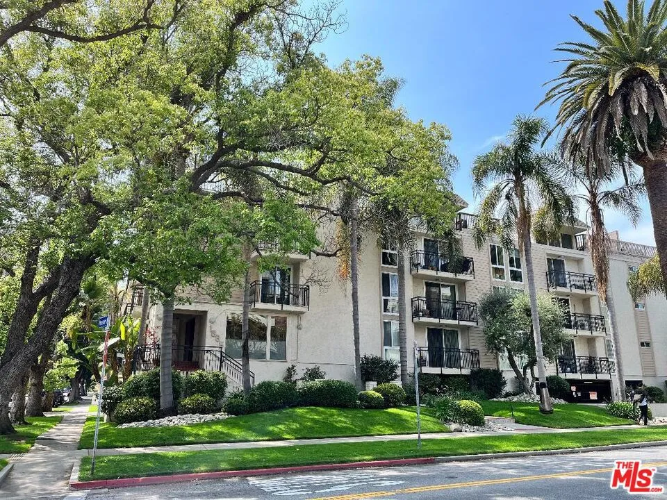 1885 VETERAN AVENUE #305